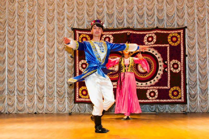 Танцующий таджик. Таджикский танцор. Танцор из Таджикистана.