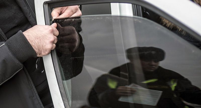 В Таджикистане снова подорожает тонировка автомобильных стекол В Таджикистане снова подорожает тонировка автомобильных стекол