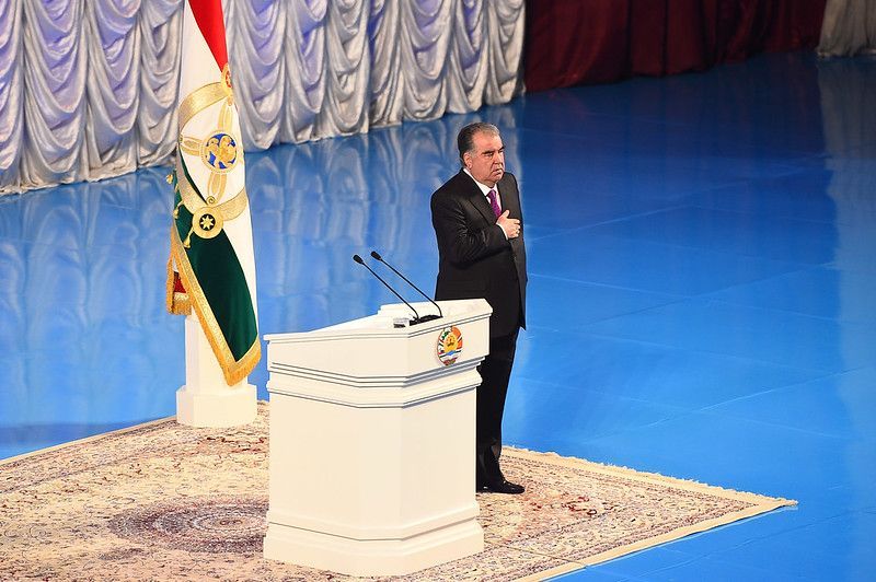 Эмомали Рахмон выступил с поздравлением по случаю годовщины образования Вооруженных сил Таджикистана