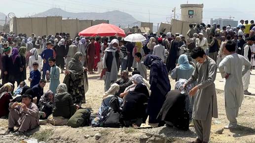 Афганистан уже покинули 12 тысяч человек