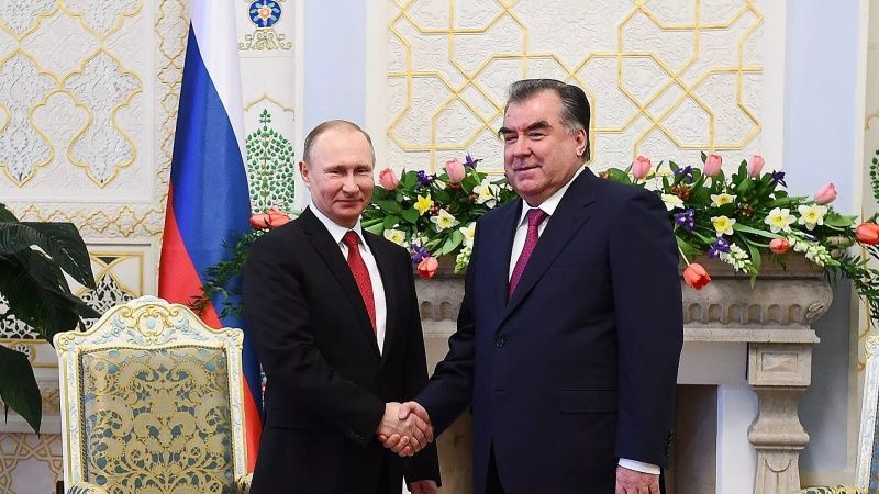 Путин поздравил Эмомали Рахмона с наступающим праздником