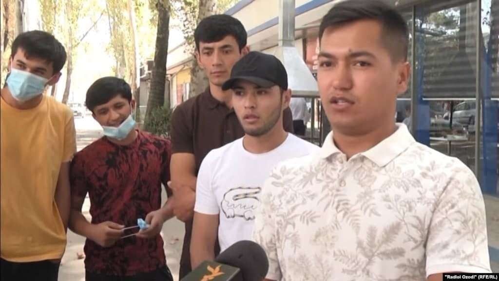 Таджикские студенты возвращаются на родину из Кыргызстана