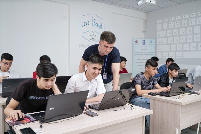 Обзор бесплатных и платных IT-курсов: что предлагают учебные центры Душанбе и сколько это стоит 