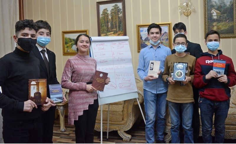 Душанбинские школьники продемонстрировали знания русского языка в интеллектуальной игре