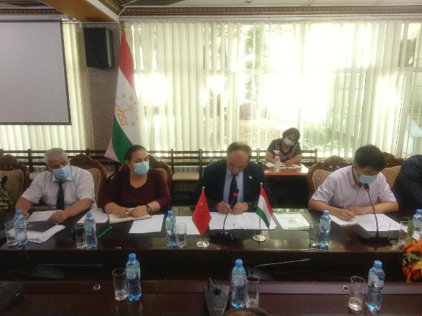 Таджикистан обсудил с Китаем процессы перевозок через КПП "Кульма-Карасу"