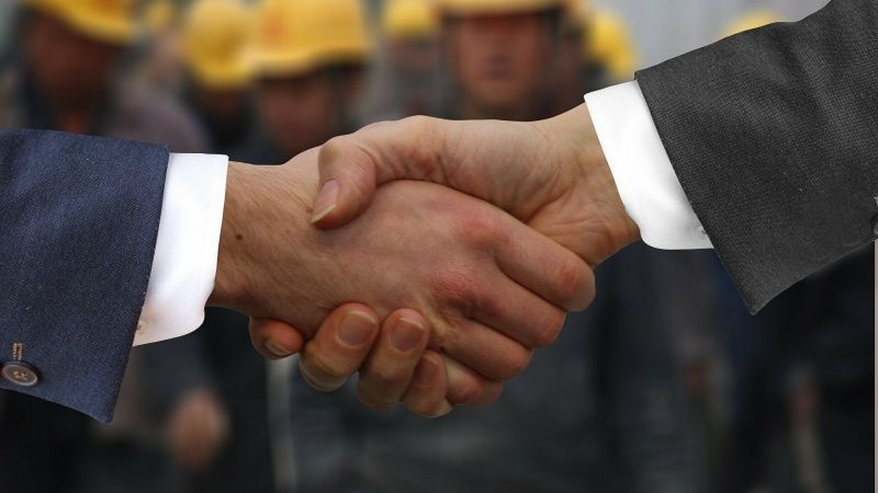 Миёни соҳибкорону сармоягузорони Тоҷикистону АМА шартномаҳои ҳамкорӣ ба имзо расиданд Миёни соҳибкорону сармоягузорони Тоҷикистону АМА шартномаҳои ҳамкорӣ ба имзо расиданд