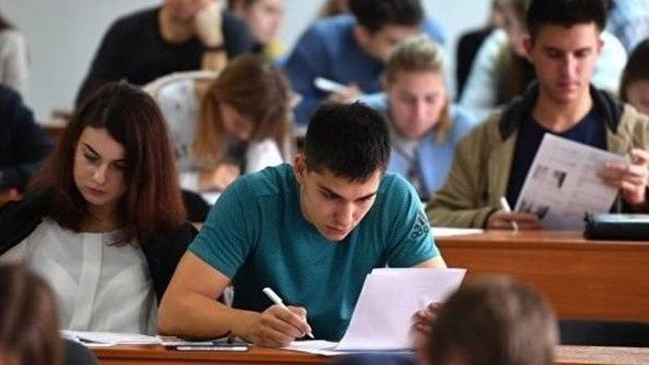 Студентов из Таджикистана не пускают на учебу в кыргызские вузы