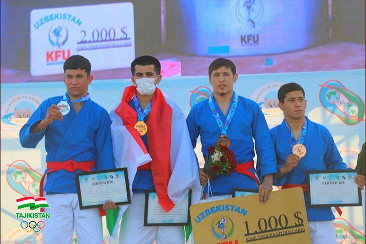 Таджикские борцы завоевали 4 медали на международном турнире в Узбекистане