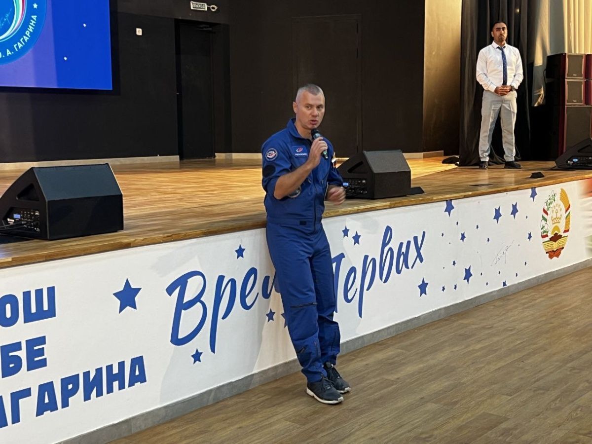 Таджикистанцы смогут пообщаться с космонавтом из России Денисом Матвеевым