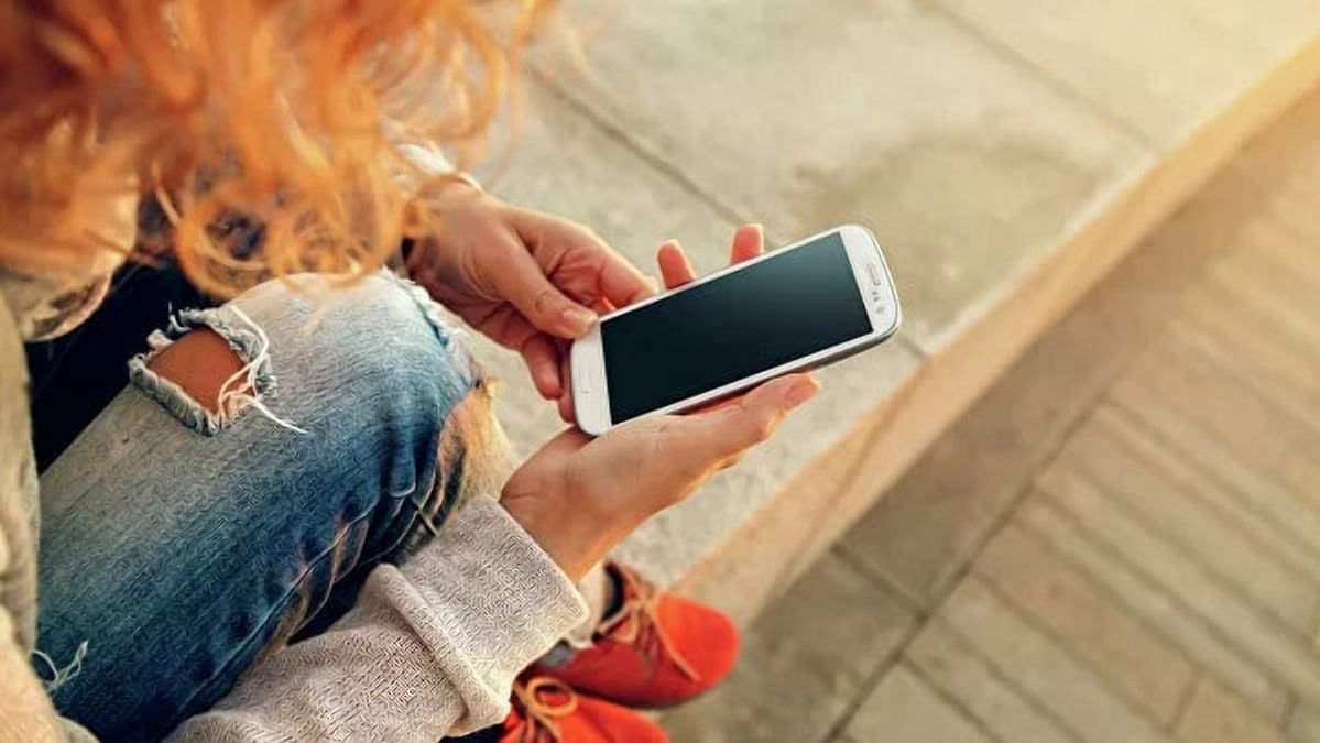 Ученые нашли способ заряжать гаджеты теплом тела Ученые нашли способ заряжать гаджеты теплом тела