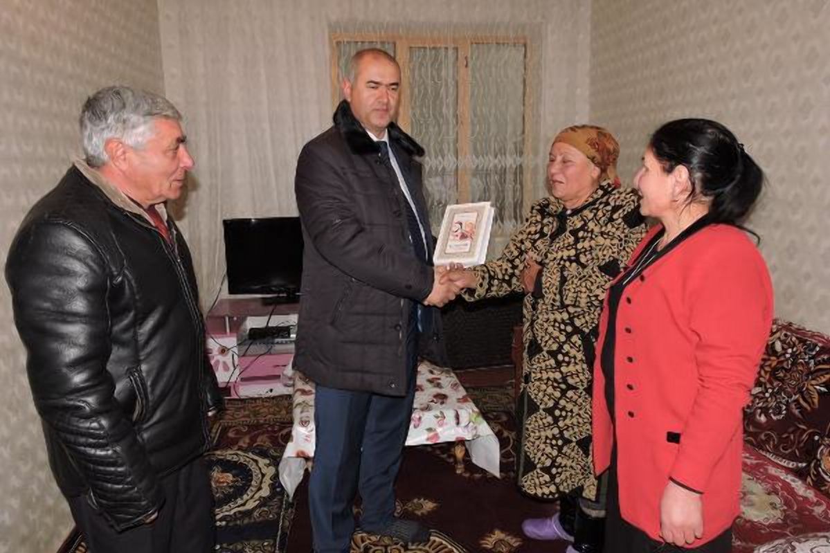 Жители Ишкашимского района получили в подарок книгу «Таджики»