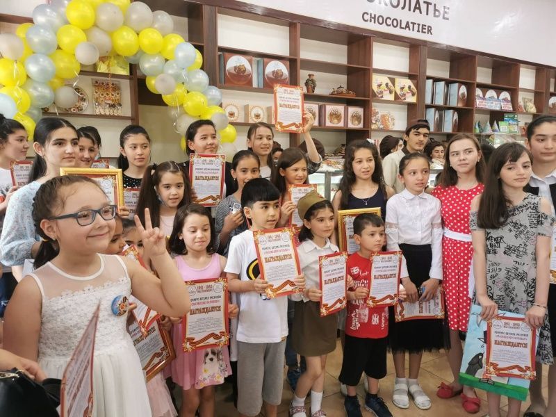 В Душанбе завершился конкурс рисунков «Спасибо Деду за Победу!» В Душанбе завершился конкурс рисунков «Спасибо Деду за Победу!»