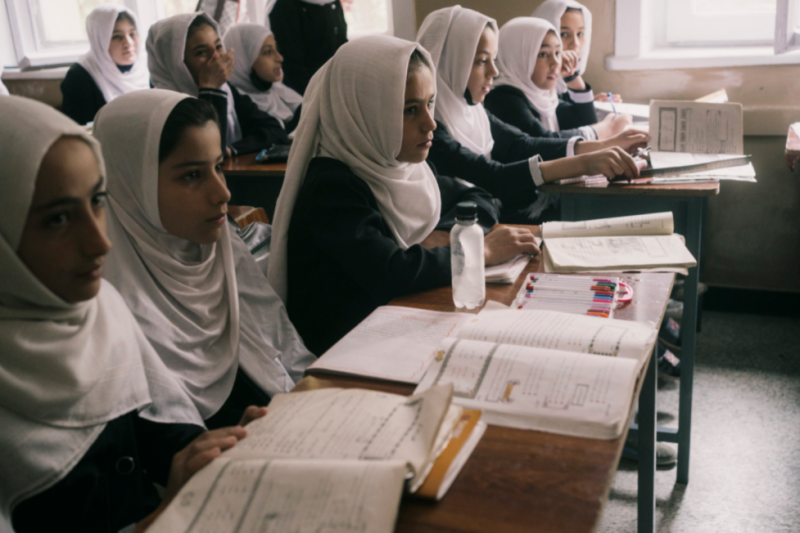 В Афганистане девушки смогут вернуться в школы. При каком условии?