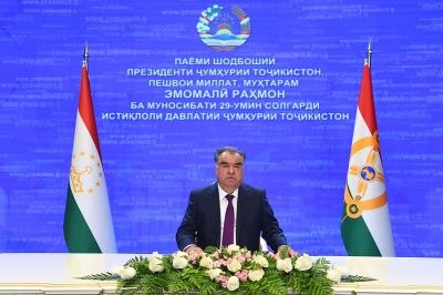 Эмомали Рахмон поздравил граждан Таджикистана с Днем Государственной независимости страны