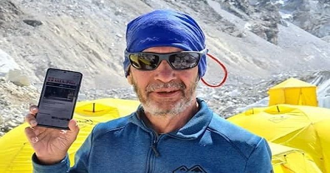 Первый таджикистанец взошел на Эверест