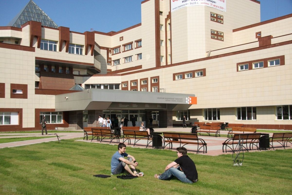 15 первокурсников из Таджикистана вернулись в Сибирский федеральный университет