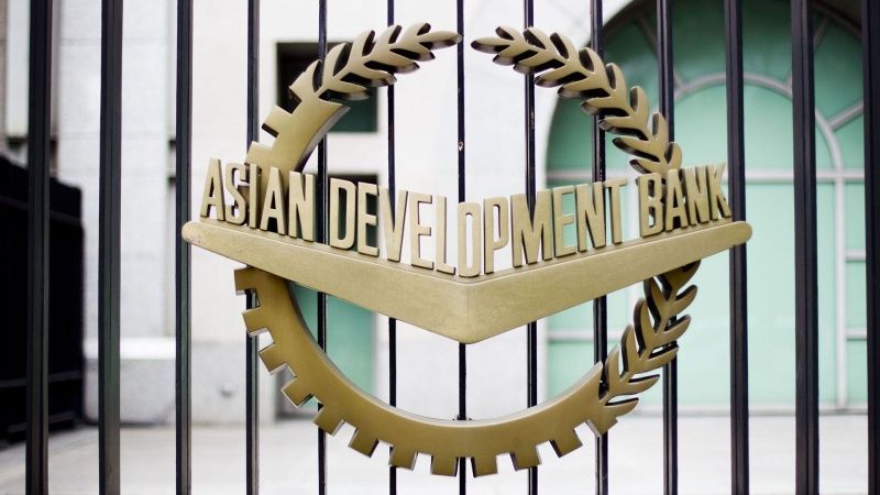 АБР прогнозирует сокращение денежных переводов в Таджикистан
