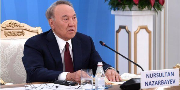 Токаев сократил полномочия Назарбаева