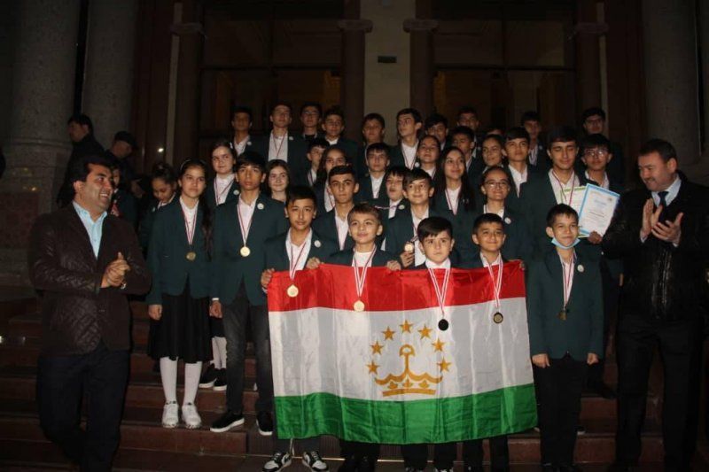 Школьники Душанбе завоевали медали на олимпиаде в Турции