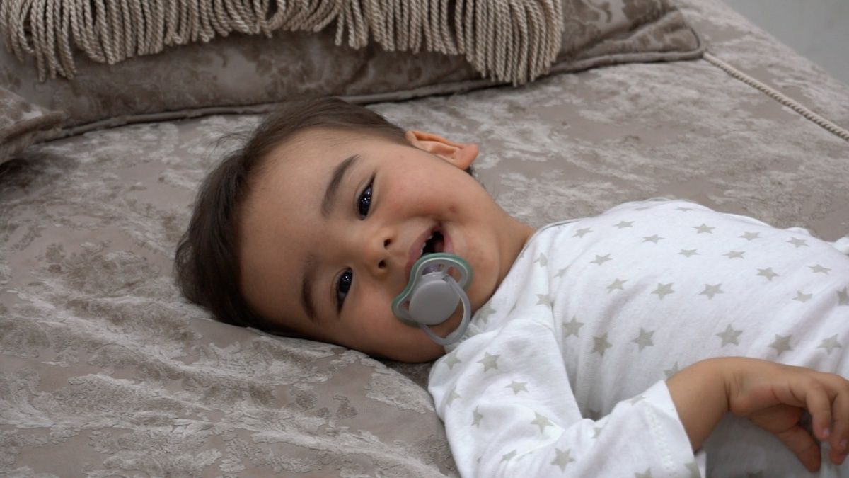 На укол для малыша из Таджикистана с редкой болезнью не хватает почти $300 тысяч