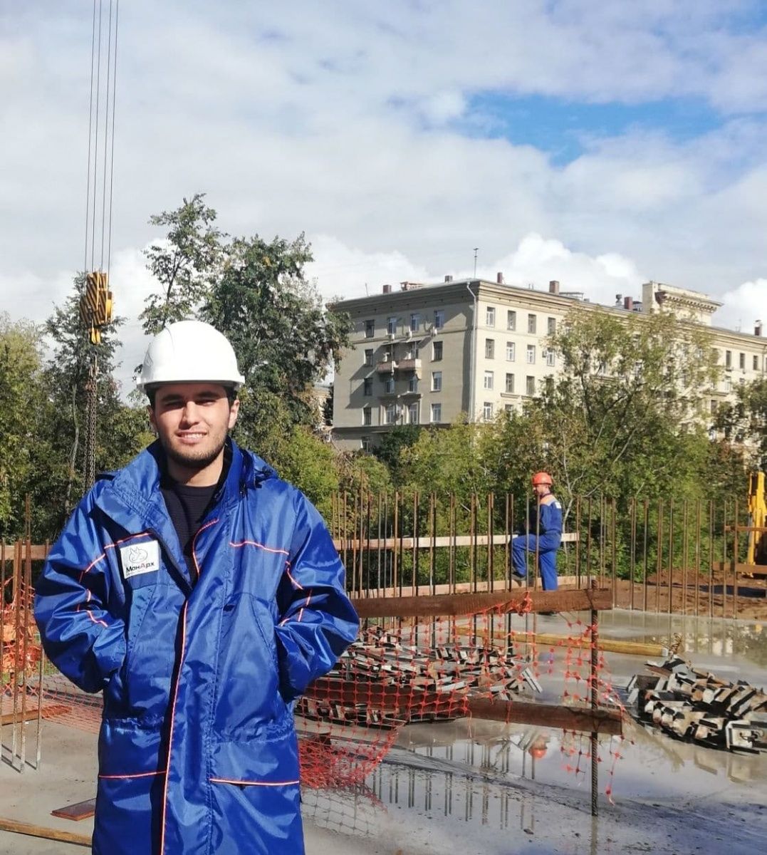 Два брата из Таджикистана победили в конкурсе молодых строителей в Москве 