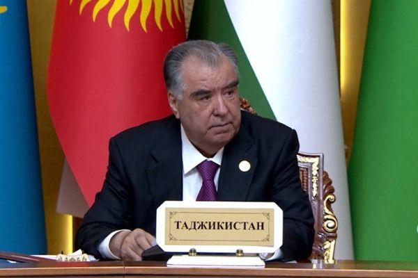 Рахмон предложил создать логистические центры в странах Центральной Азии