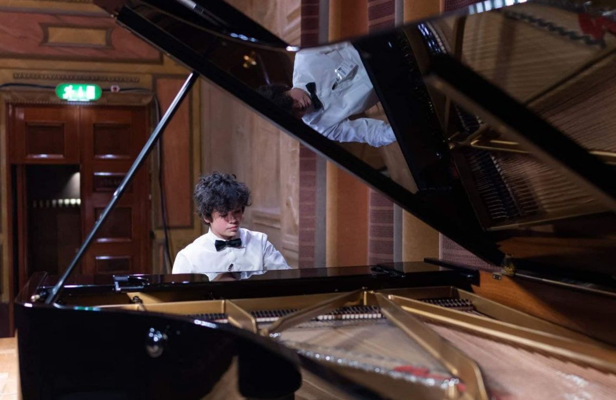 Молодой таджикский пианист прошел в финал престижного конкурса в Стокгольме