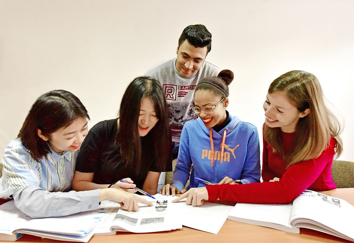 Иностранные студенты успешно проходят онлайн-обучение в АГУ