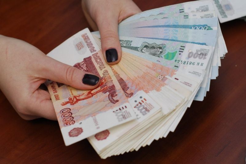Объем денежных переводов из России в Таджикистан продолжает сокращаться