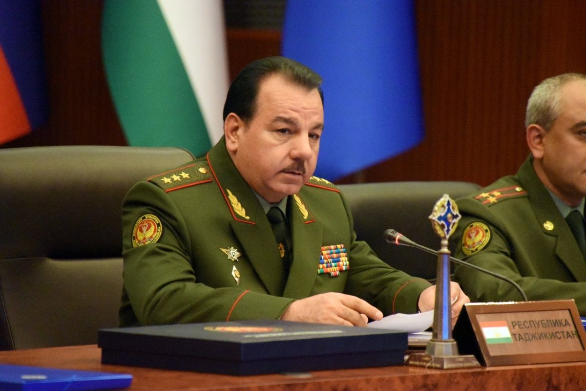 Министр обороны Таджикистана потребовал искоренить способы незаконного призыва в армию  