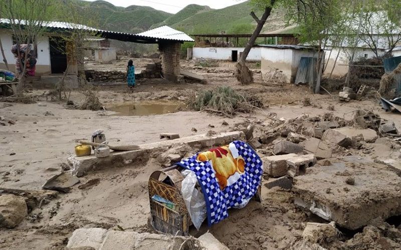 Таджикские семьи, пострадавшие от наводнений, въехали в новые дома