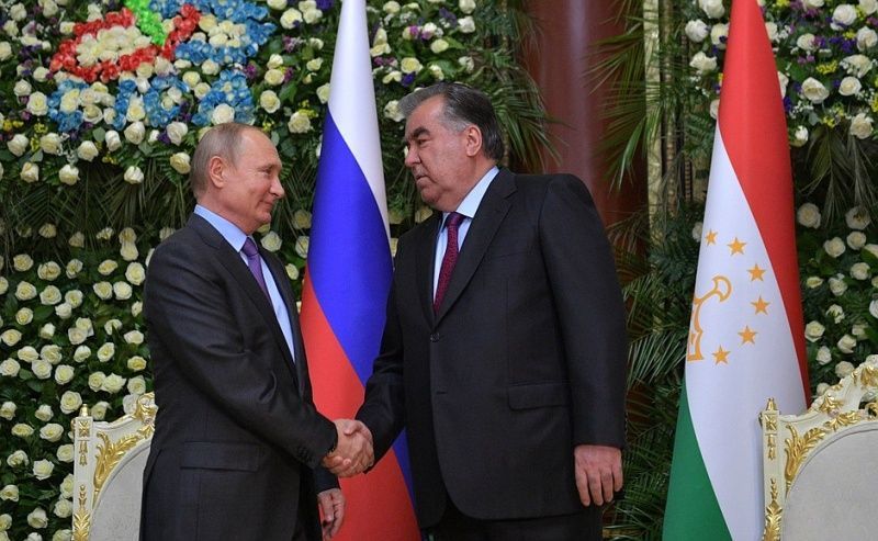 Путин после саммита ОДКБ обсудил с Рахмоном вопросы безопасности