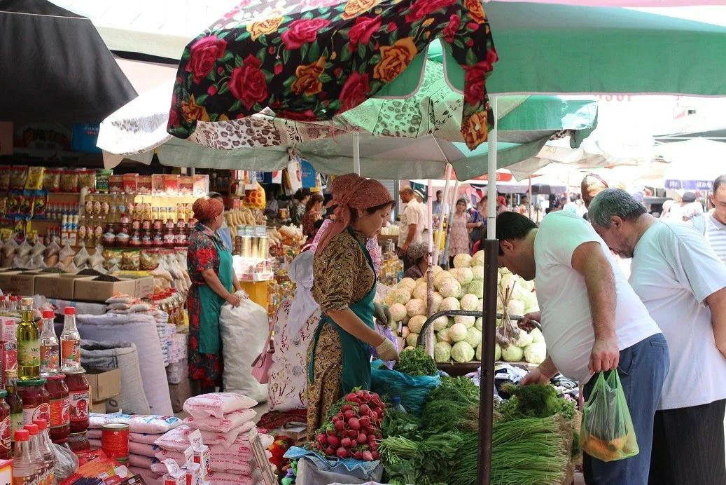 Цена таджикский. Рынок Худжанд. Рынок Истаравшан Таджикистан. Рынок Панчшанбе Худжанд. Таджикский базар.