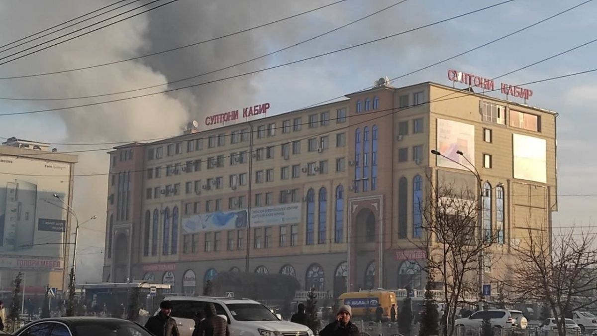 Ущерб от пожара на рынке "Султони Кабир" в Душанбе составил 800 тыс. сомони