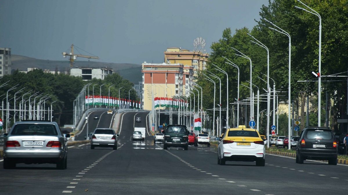 Озвучен график перекрытия дорог в Душанбе во время подготовки к параду