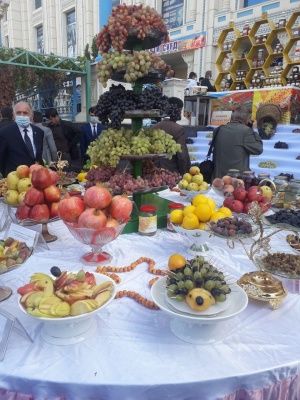 Фестивали асал ва ангур дар шаҳри Душанбе