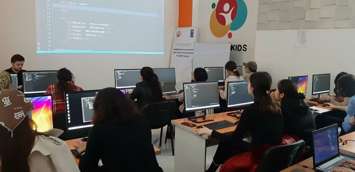 «Девушки, которые кодируют»: В Душанбе и Худжанде стартовали бесплатные курсы по программированию для девушек