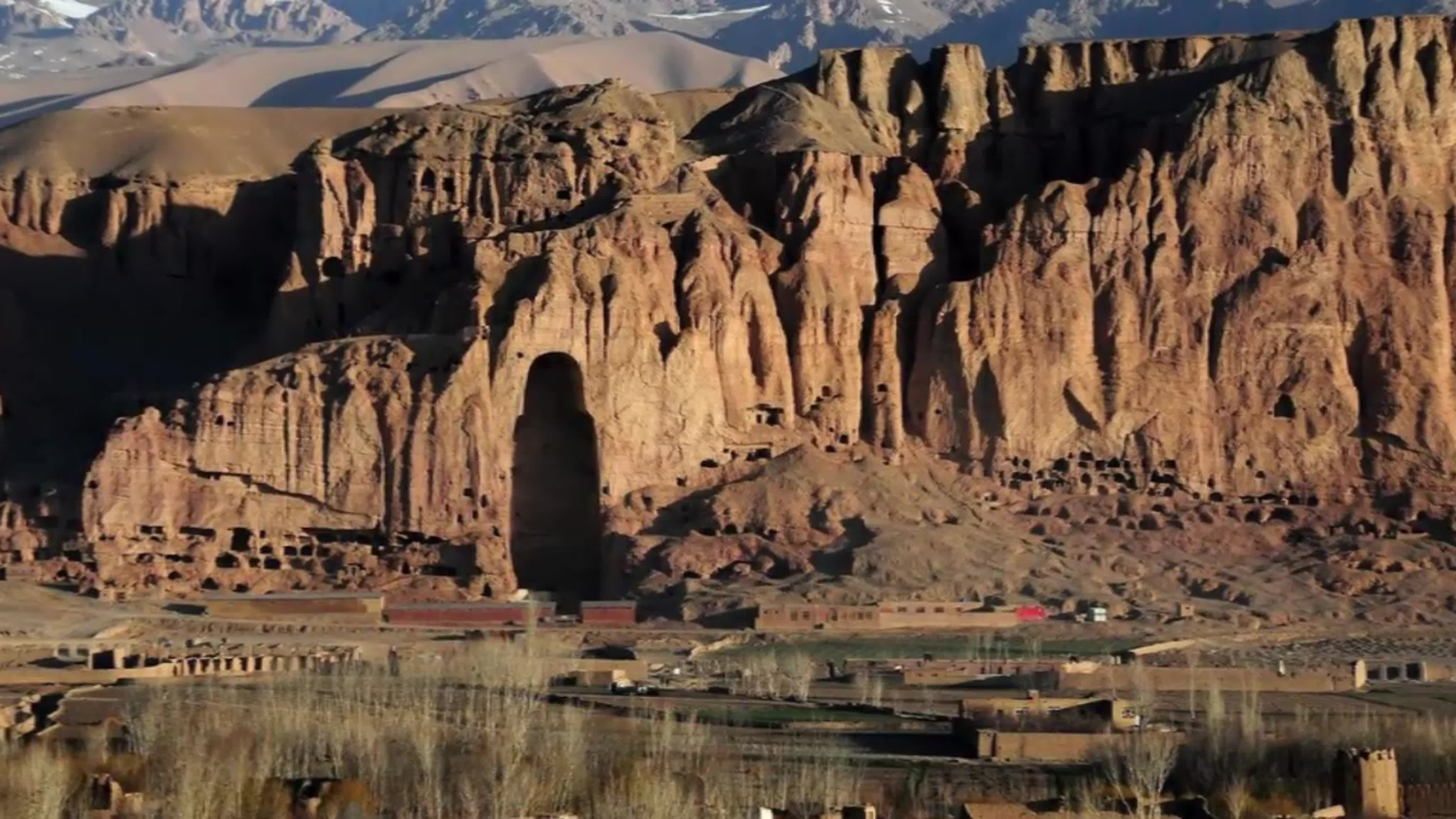 Гора караванов. Бамианские статуи Будды. Бамианские статуи Будды Афганистан. Бамианская Долина Афганистан. Долина Бамиан в Афганистане.