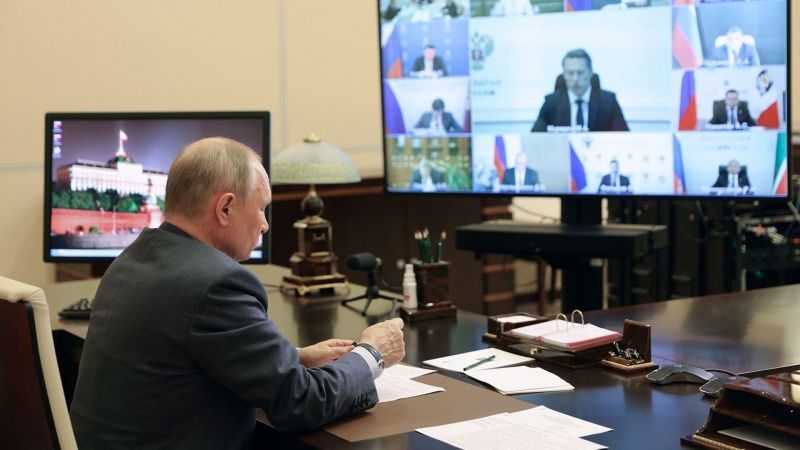 Путин призвал уделить больше внимания изучению русского в Таджикистане