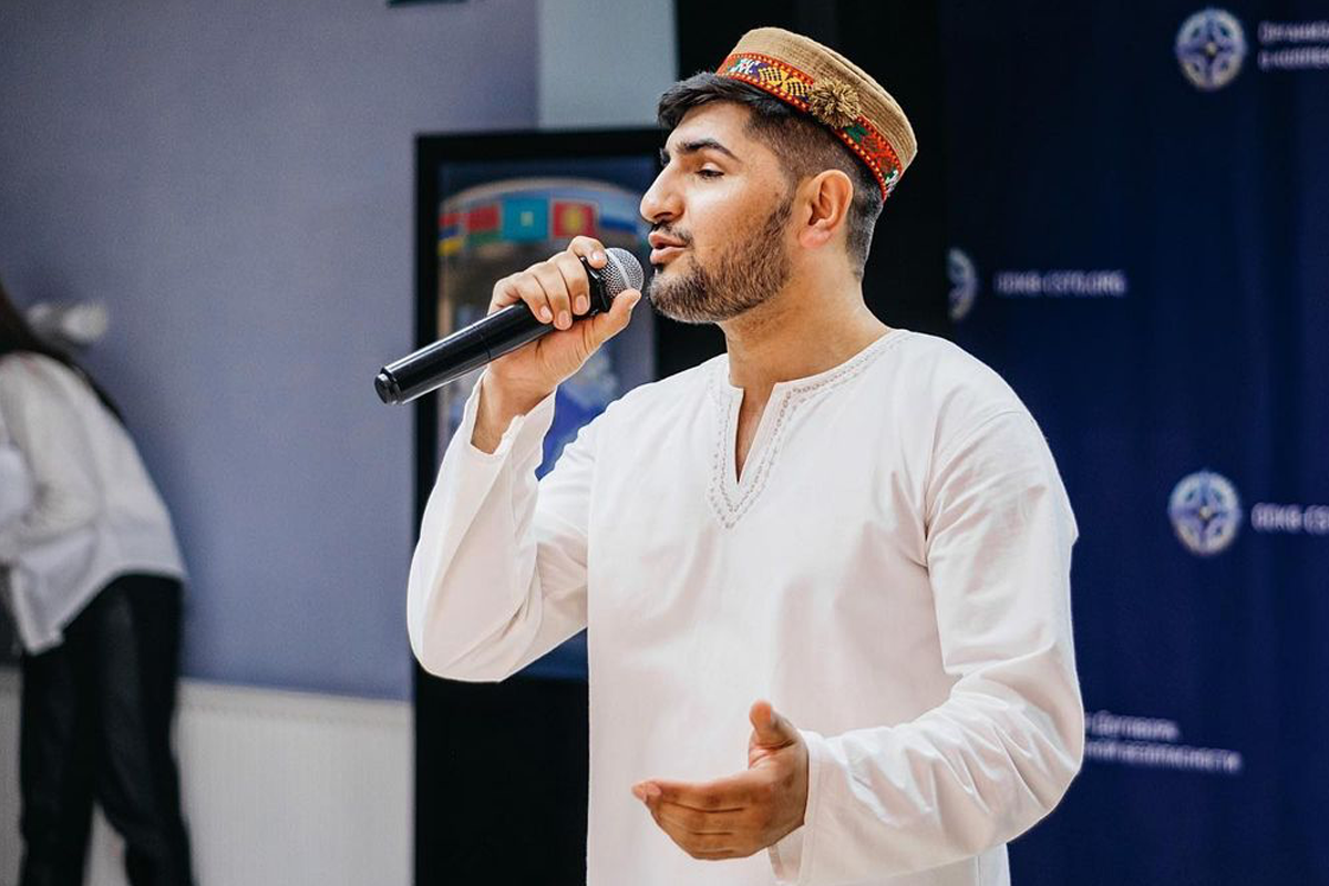 Певцы таджики