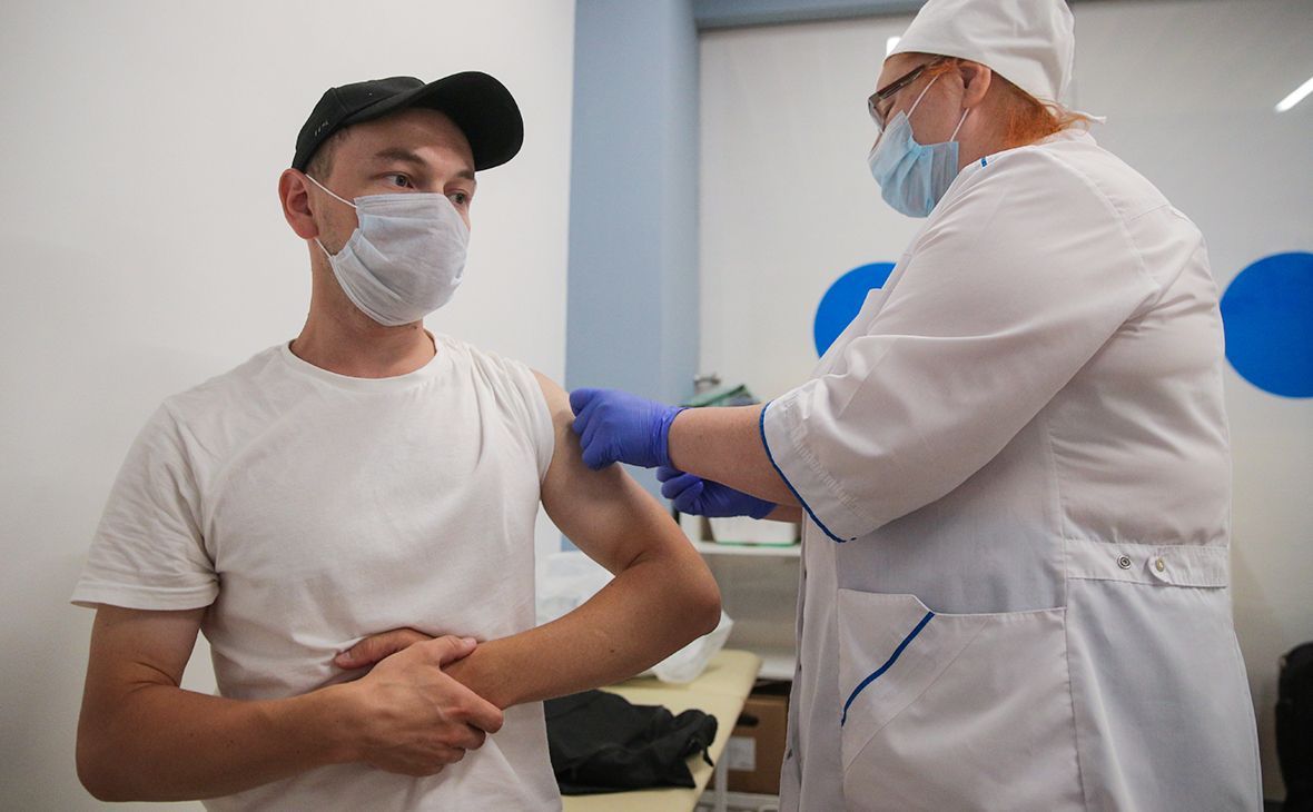 В Москве открыт большой центр для вакцинации мигрантов