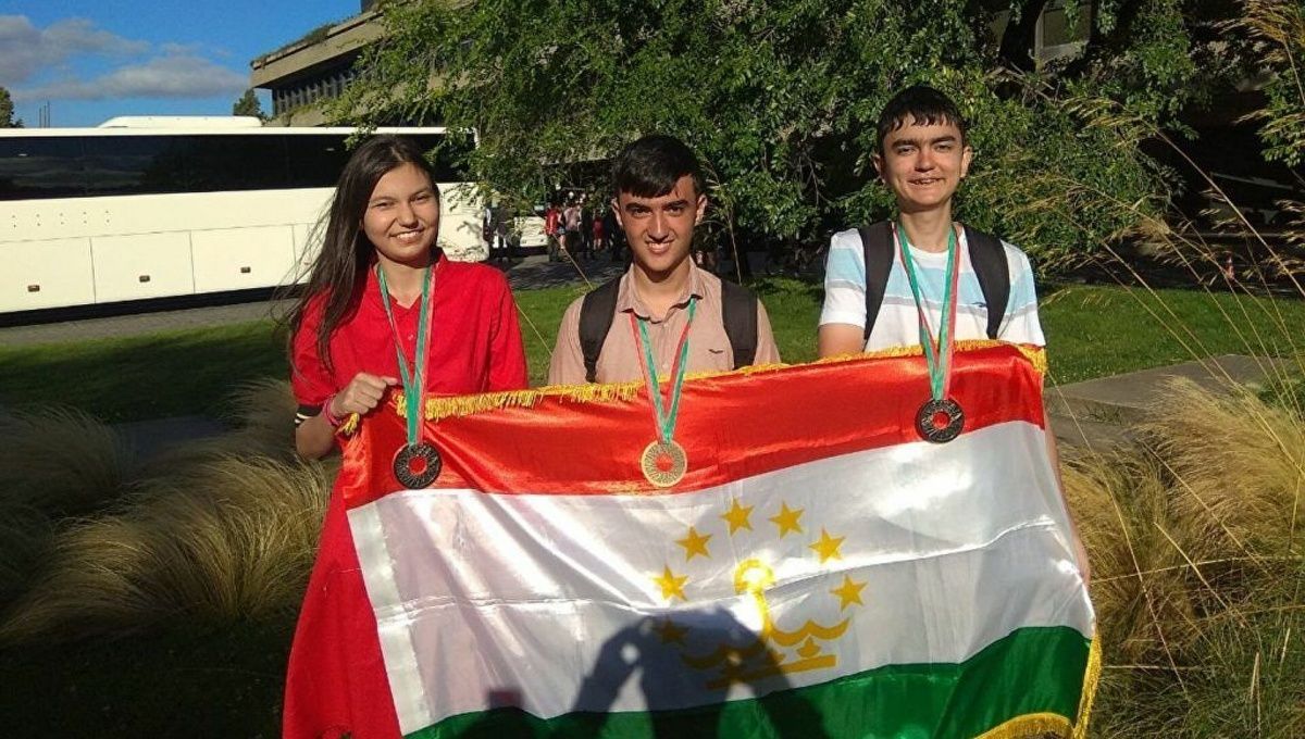 Таджикские школьники завоевали 7 медалей на Олимпиаде по физике 