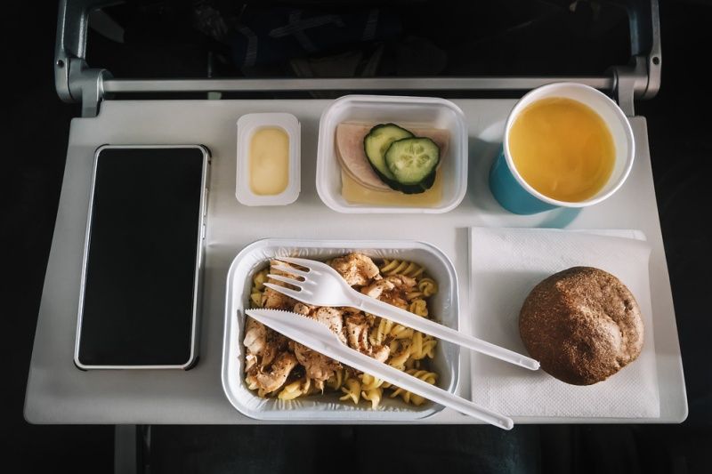"Сомон Эйр" возвращает горячее питание в самолетах