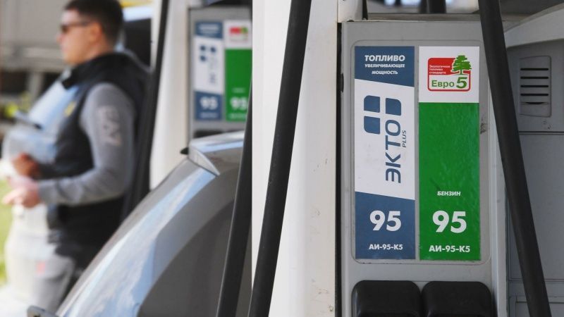 В Худжанде продолжает дешеветь топливо