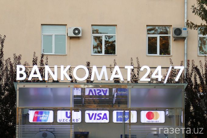 В Узбекистане работу банкоматов приостановили из-за поддельной валюты