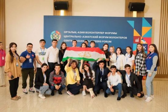 Таджикские волонтёры поехали на международный форум стран Центральной Азии