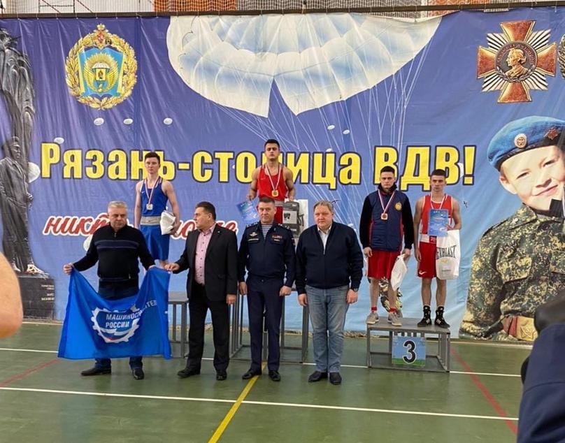 Курсант из Таджикистана получил золотую медаль в российском турнире по боксу