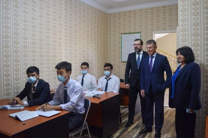 Представитель администрации Путина посетил Русский дом в Душанбе