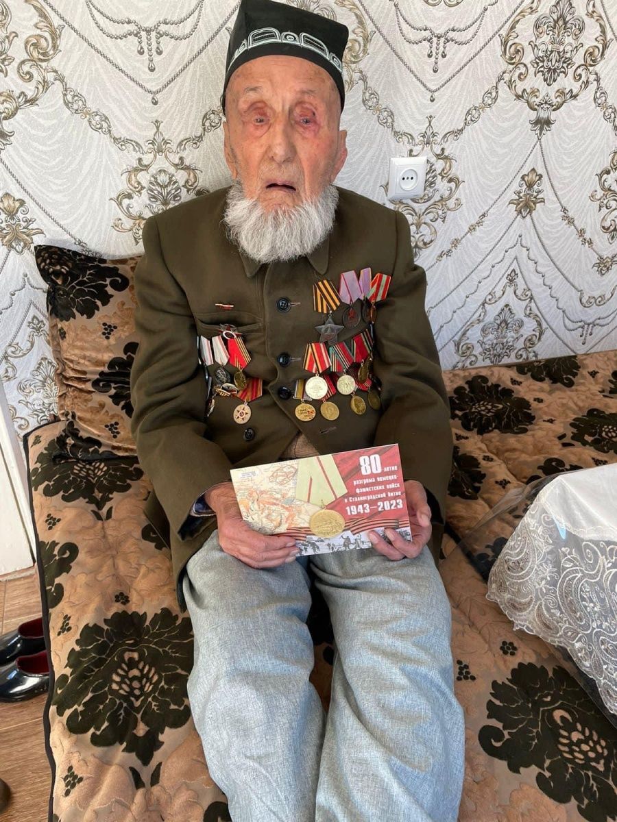 Участнику Сталинградской битвы из Таджикистана вручили поздравление от Путина