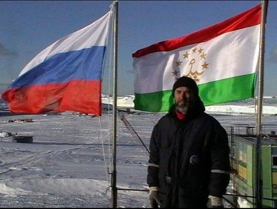 «Таджики в Антарктиде»: ученый, водрузивший флаг Таджикистана в Антарктиде, мечтает вернуться и продолжить ее изучение  